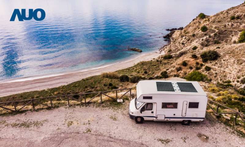 「可撓輕量化太陽光電板SunCurva」使用輕量特殊耐候型複合板取代傳統太陽能板的玻璃前板，不僅降低70%重量，每米平方僅3Kg；具有抗衝擊性能及通過電磁相容性測試，可應用於交通運輸工具，如露營車、遊艇等